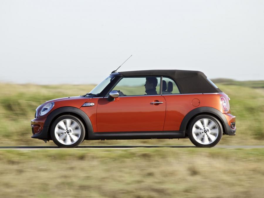  Mini Cooper SD Cabrio 2011 года  (UK) (фото 12 из 16)
